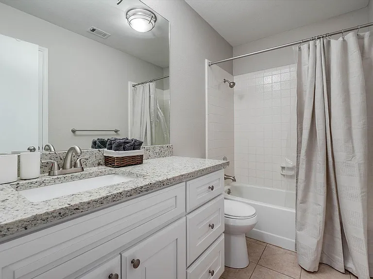 1725 Canterbury Ln — Photo 26