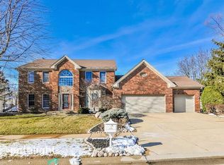 2211 Oak Crest Manor Ln, Ballwin, MO
