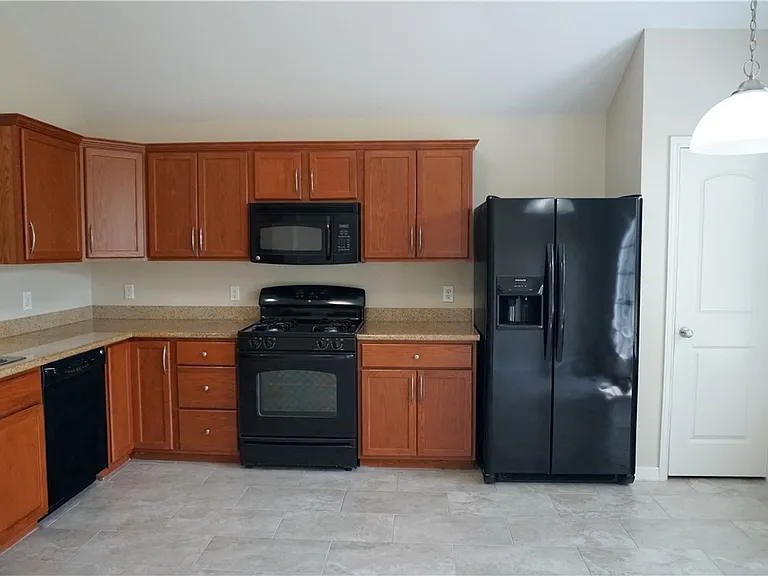 1810 Stephanie St — Photo 5