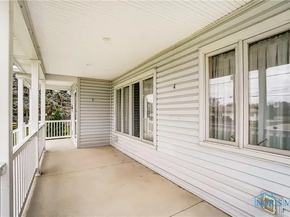 811 S Wintergarden Rd, Bowling Green, OH 43402