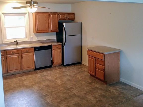2nd image of 200 Schoolhouse Ln