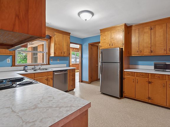 3rd image of 110 Marvin Dr