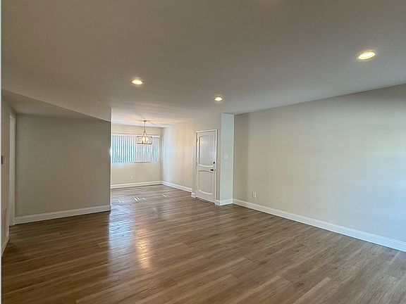 5th image of 522 W Sierra Madre Blvd APT A