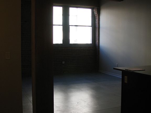 5th image of 408 W 8th St APT 403