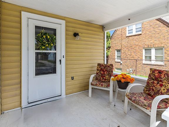 4th image of 1028 W Summer St