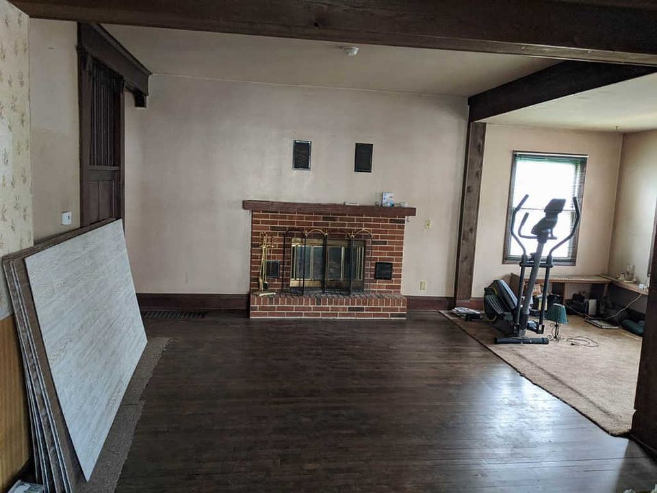 2nd image of 415 Grove St