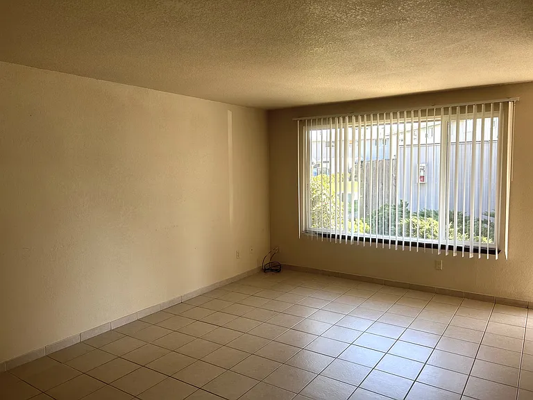 1765 Queen Ave SW — Photo 32