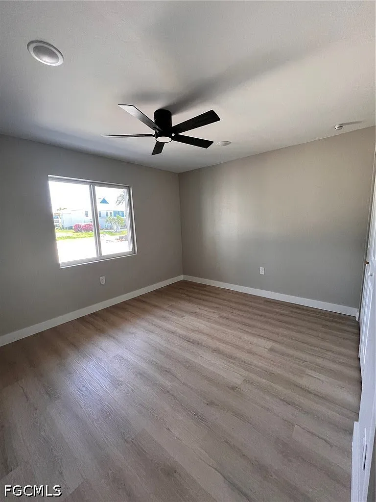 4102 SE 19th Pl — Photo 2