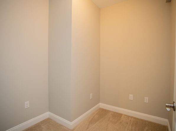 31 Gables East Way APT 202
