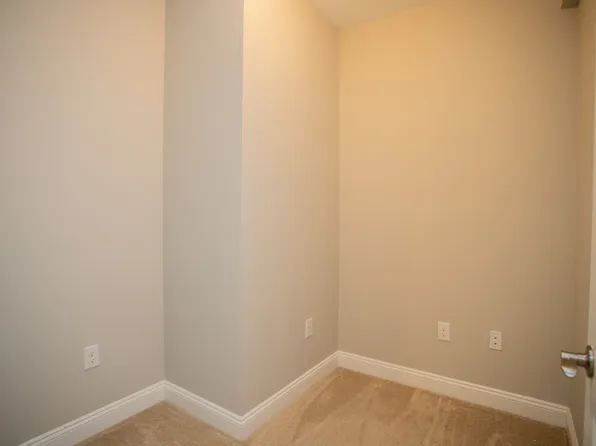 31 Gables East Way APT 202, Fishersville, VA 22939