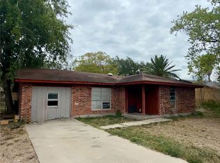 805 Continental Dr, Three Rivers, TX 78071