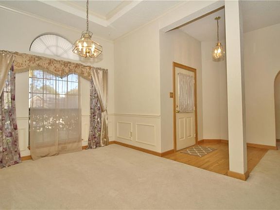 3rd image of 2058 Biscayne Dr