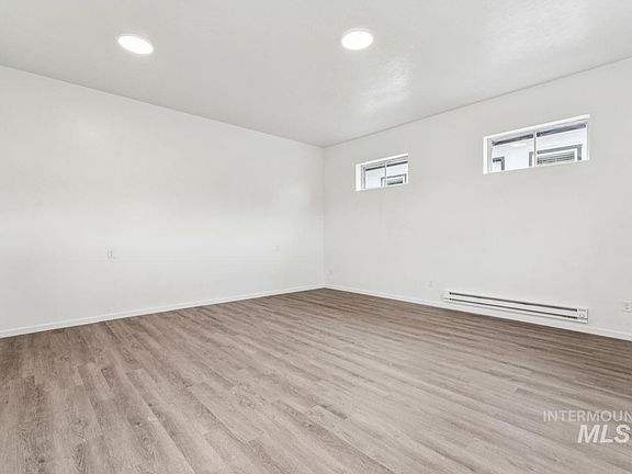 4th image of 911 2nd St S
