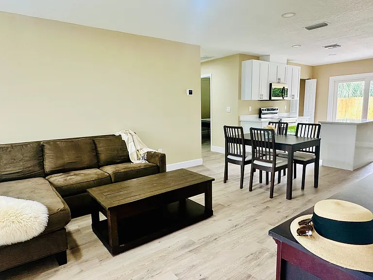 2708 W Nassau St — Photo 1