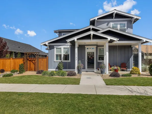 1733 NW Hemlock Ave, Redmond, OR 97756