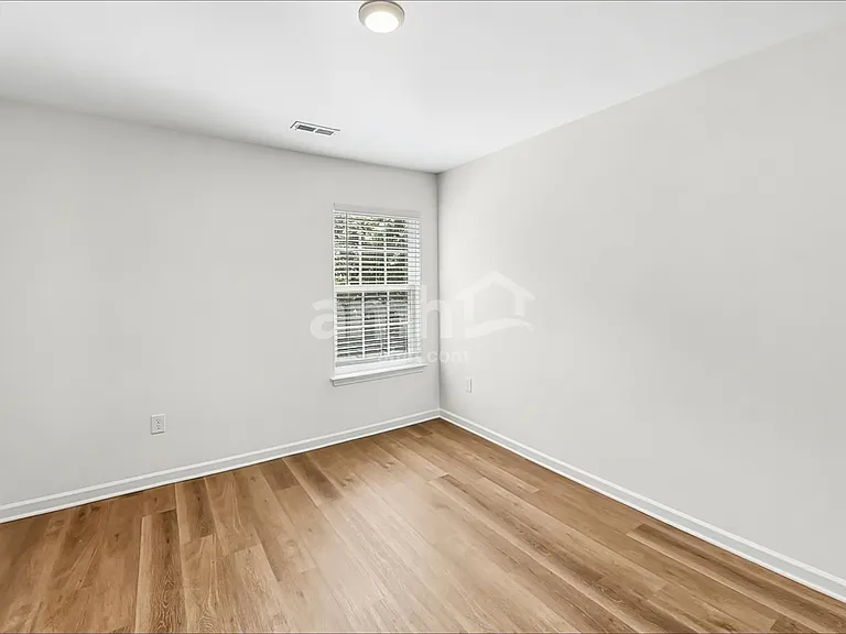 3911 Laurel View Cir — Photo 19