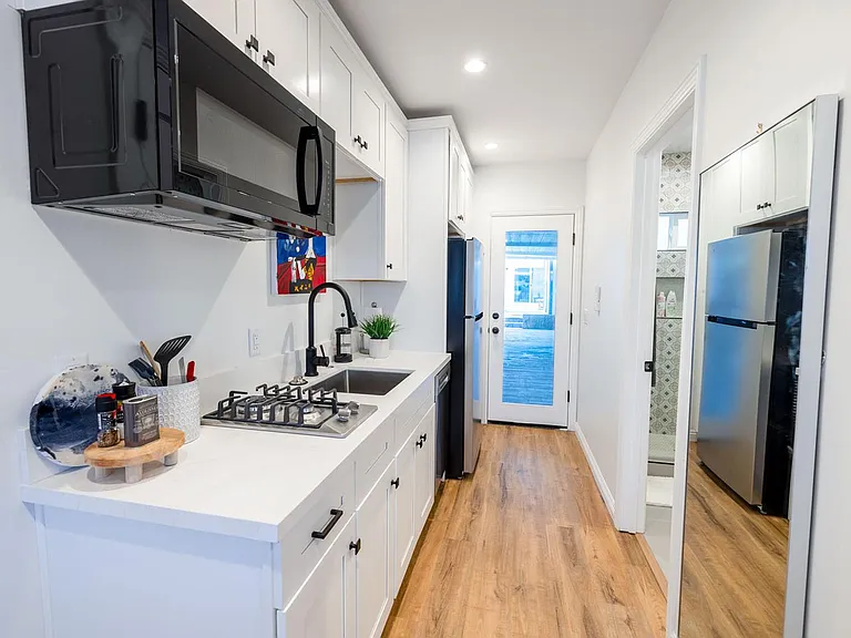 727 W 11th Ave #B — Photo 13