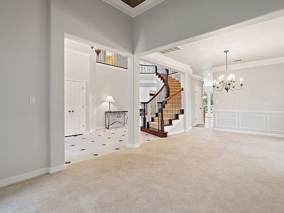 Formal living or could be used as an open office area