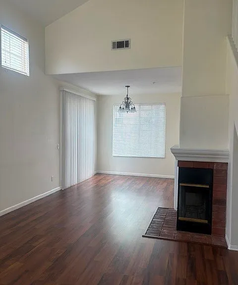 464 Middlebury Ct — Photo 2