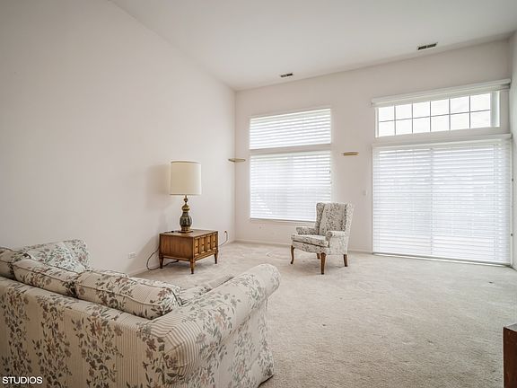 4th image of 3054 Lexington Ln