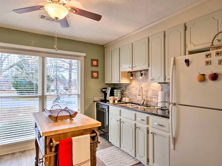 210 Woodhaven Ct — Photo 14