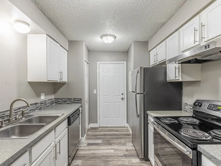 249-Nola Place Apartments — Photo 43