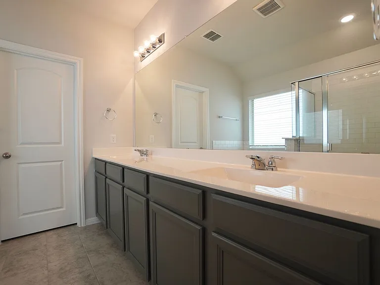 2513 Danbury Ln — Photo 24