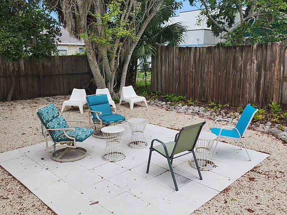The Canary House Backyard patio