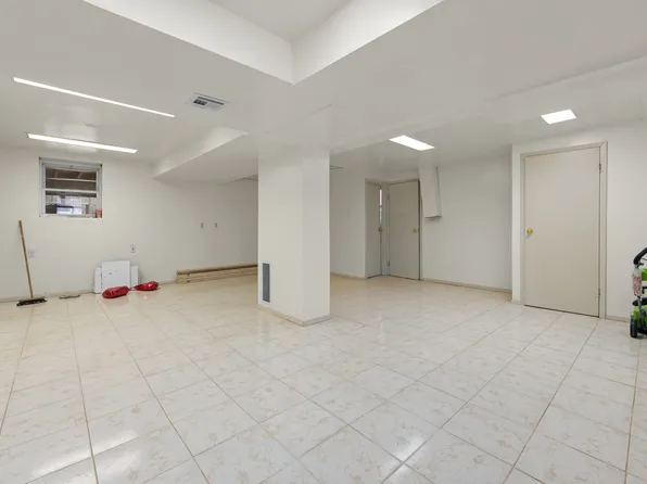 2452 East 74th Street image 16 of 27