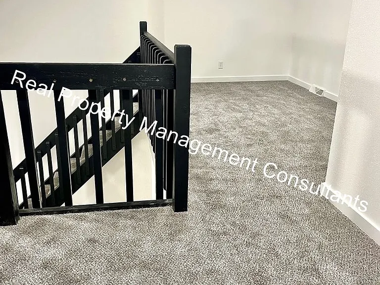 1001 Twin Oaks Ter — Photo 12