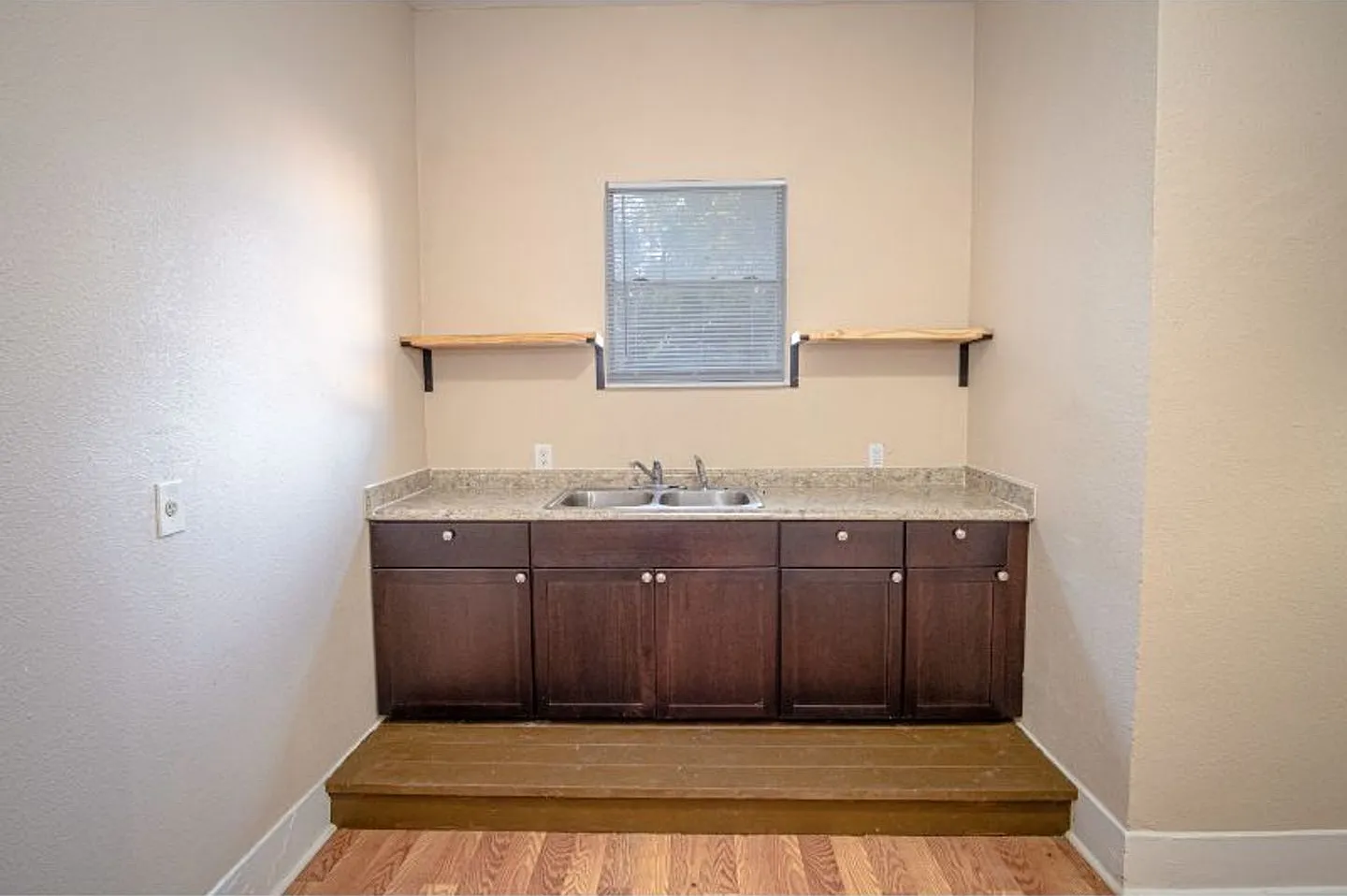 4109 S Presa — Photo 2