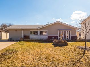 65 Pleasant St, Hoffman Estates, IL 60169