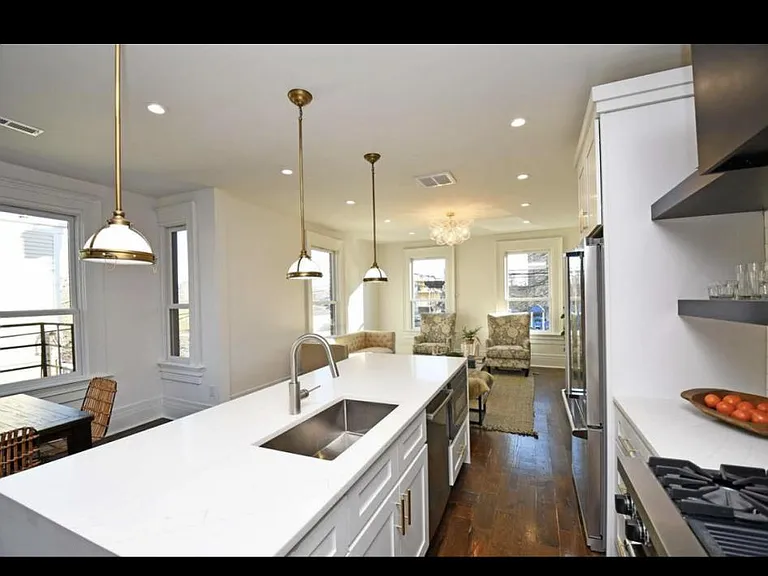 216 E 8th St #2 — Photo 4