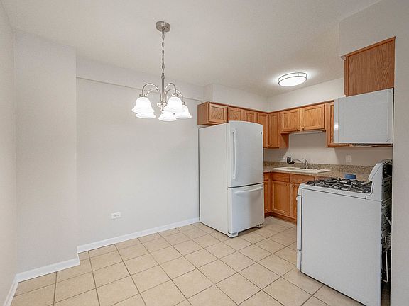 4th image of 5752 W 128th St #103