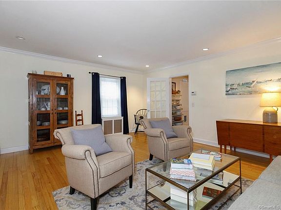 2nd image of 9 Meadowpark Ave N