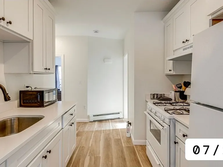 53 Hall St #B — Photo 2