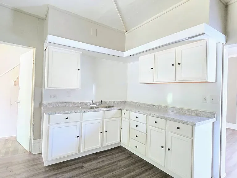 321 S Union St — Photo 2