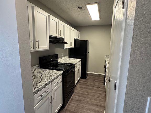 4th image of 1382 N Boxley Ave #1