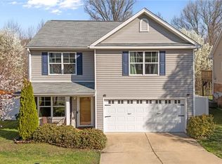 865 Winterside Ln, Winston Salem, NC 27107