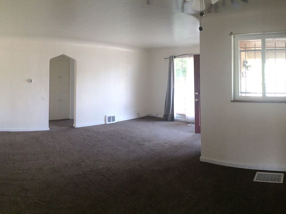 2nd image of 3001 Elm St