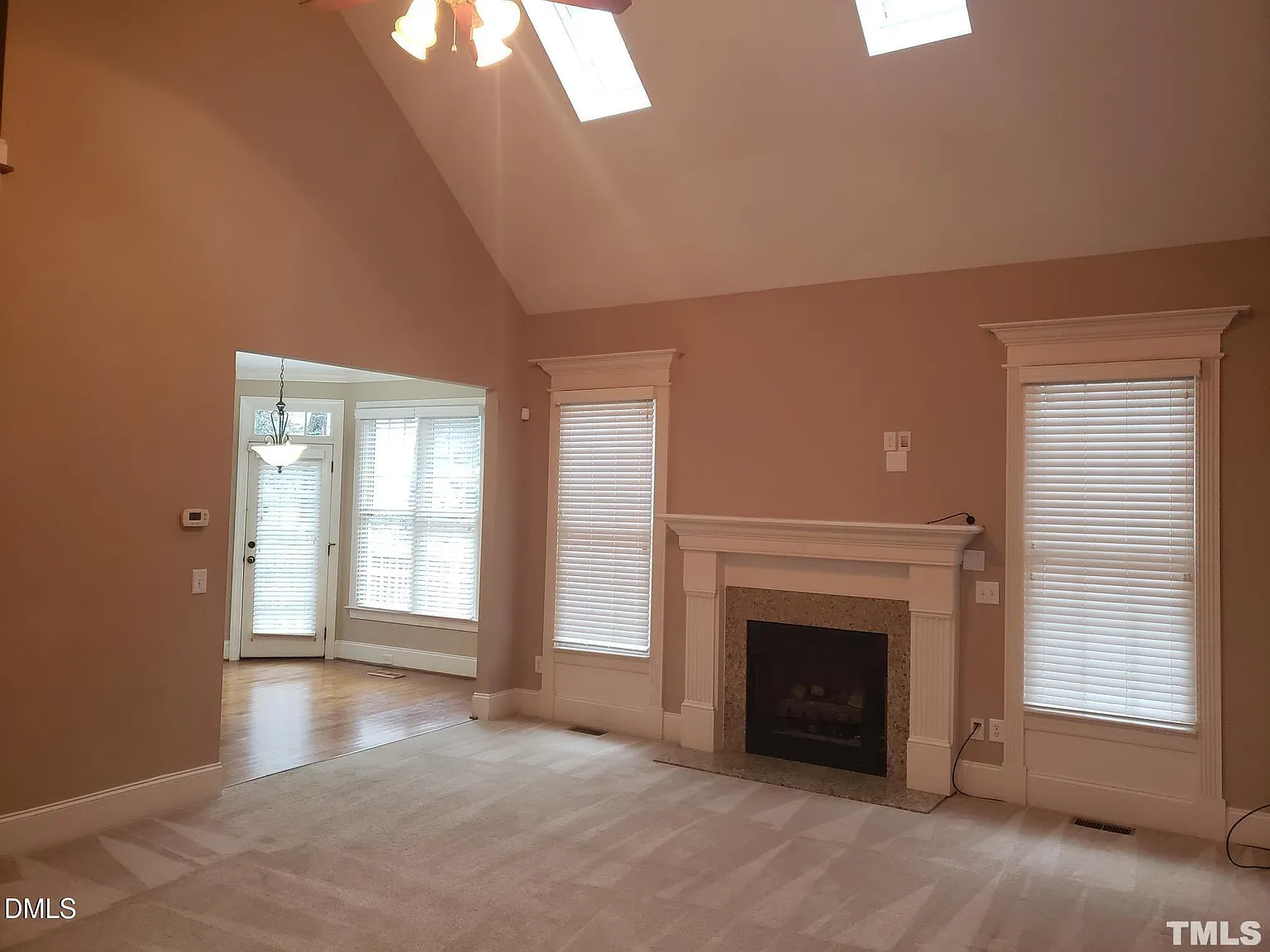 3 bed, 2.5 bath, 2420 sqft, $2,300 — Photo 4