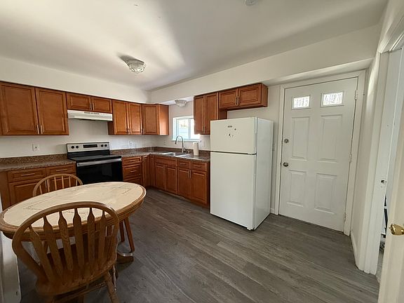 3rd image of 216-218 Sellersville Dr #216
