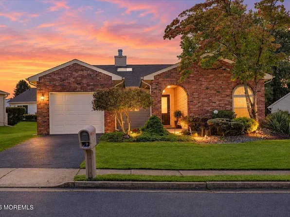 36 Lakeview Drive, Marlboro, NJ 07746