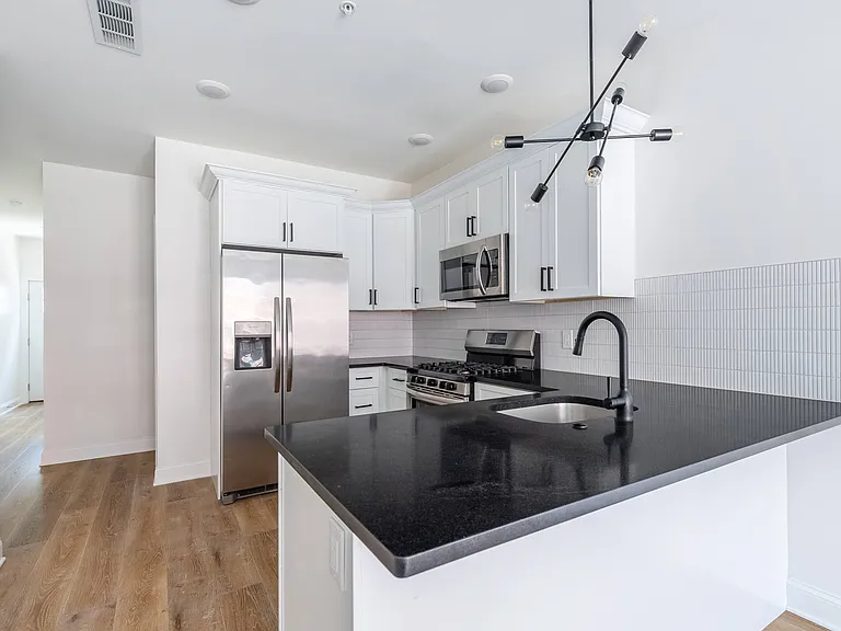 1921 N 4th St #2 — Photo 2