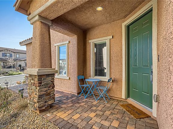 3rd image of 991 Alverstone Ct