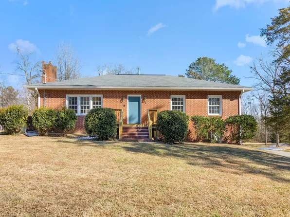 95 Windsor St, Goldston, NC 27252