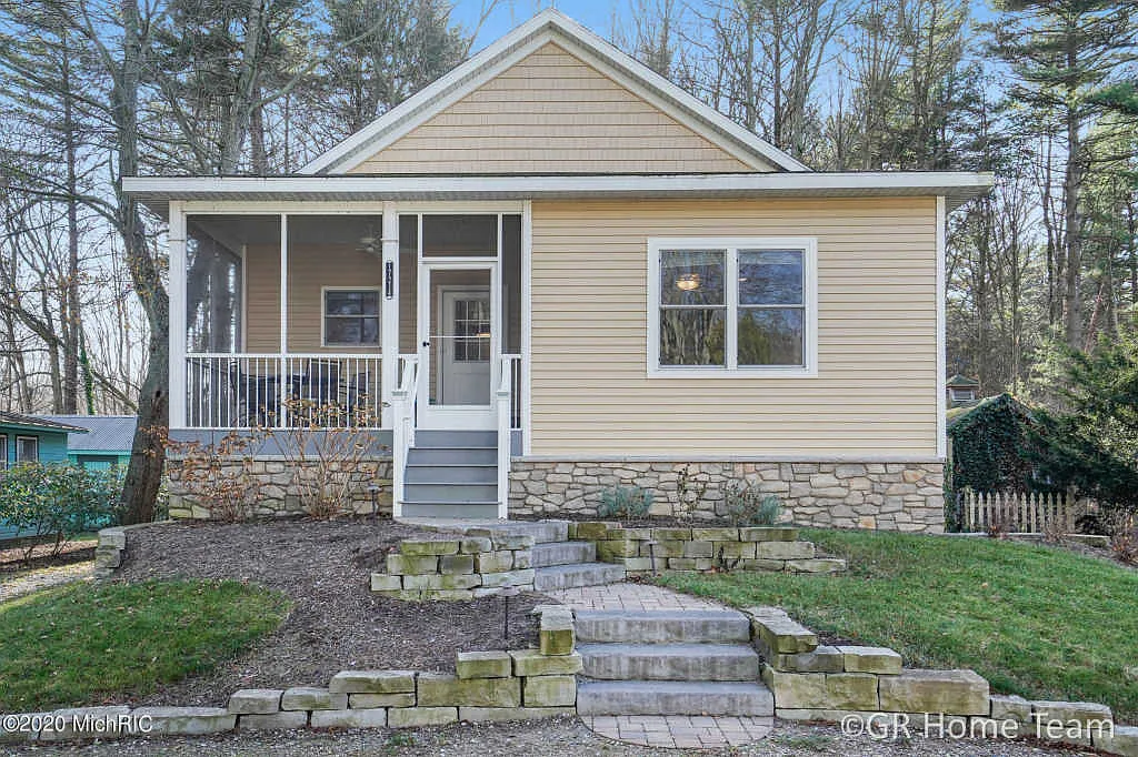 17214 South St photo 1