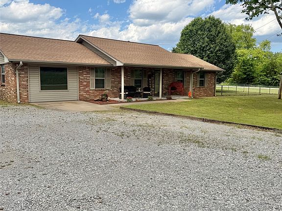 2nd image of 276 W Chambers Rd