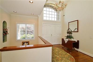 5th image of 135 Shoreline Cir