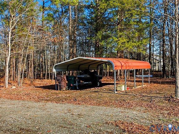 4th image of 1675 Meadow Rd